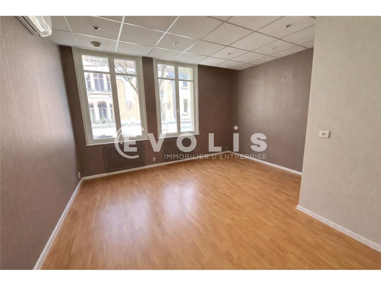 LOCATION - Bureaux - 200 m² environ  EMPLACEMENT 