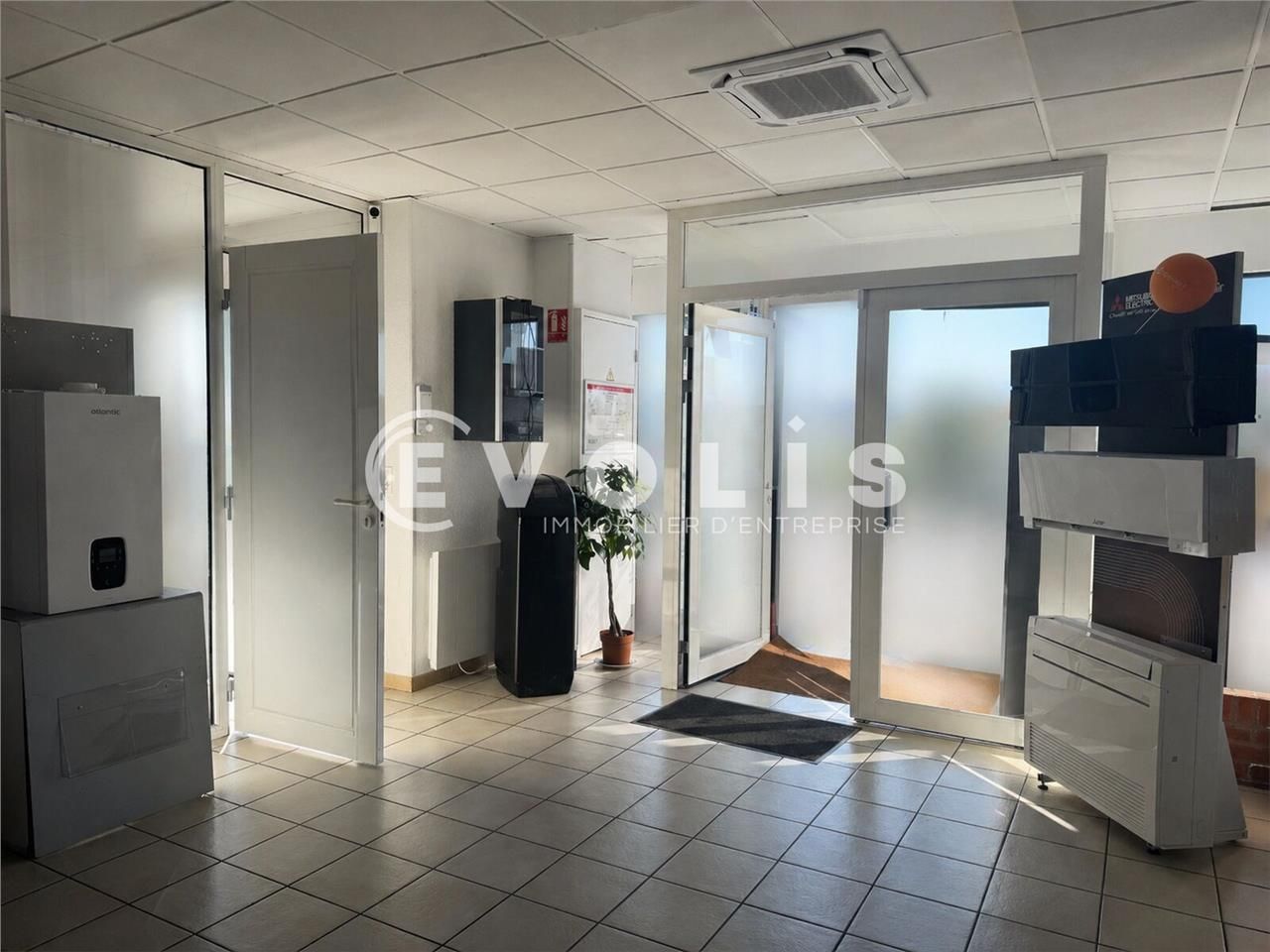 A LOUER - EXCLUSIVITE - LOCAL D'ACTIVITE - 392 m