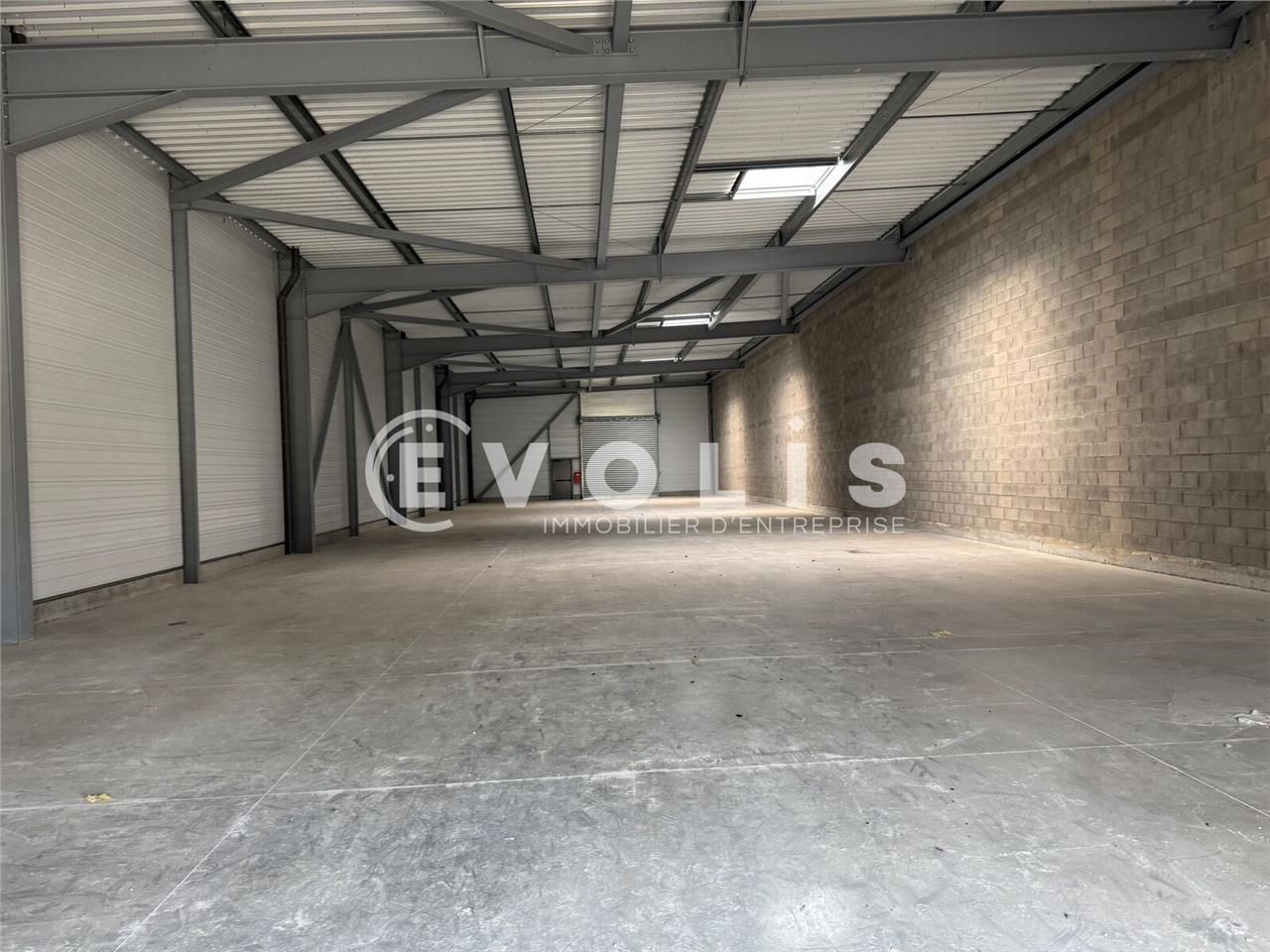 VENTE - LOCAUX D'ACTIVITES - environ 2 034 m²  Ev