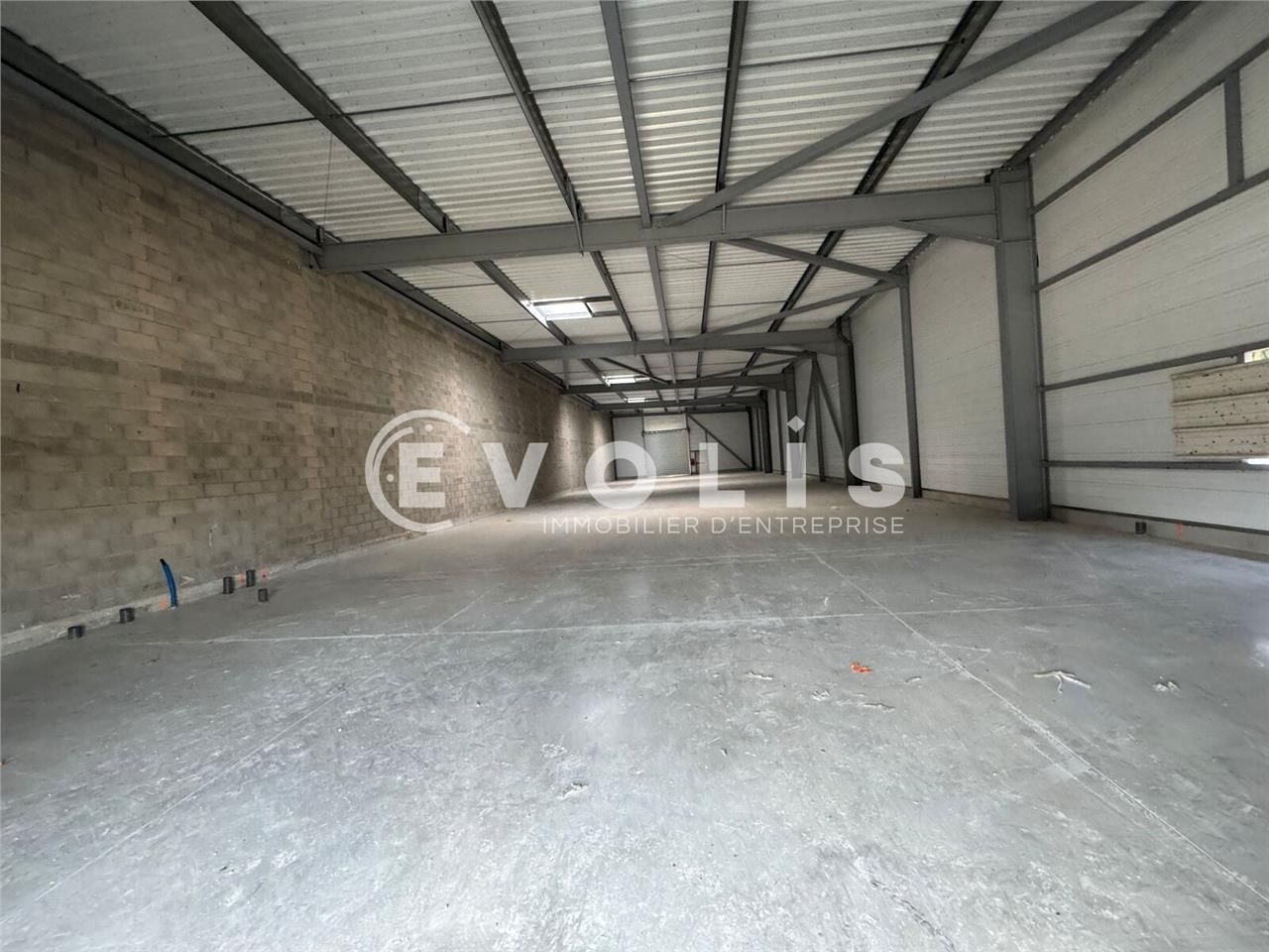 VENTE - LOCAUX D'ACTIVITES - environ 2 034 m²  Ev