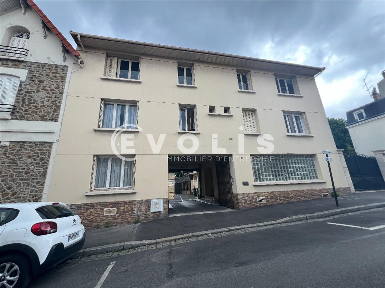 Idéalement situé en plein centre-ville du Raincy,