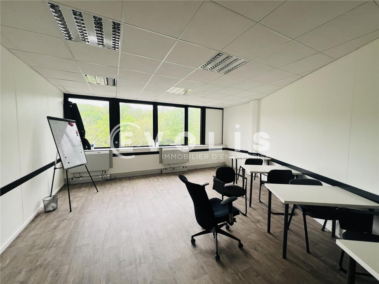 À proximité des grands axes et des transports, EV