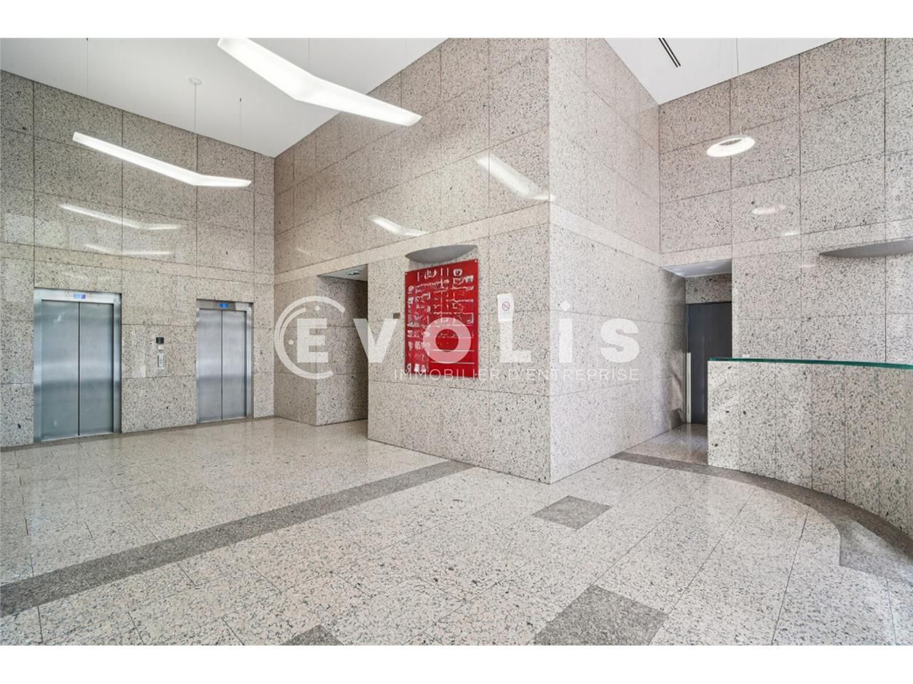 Au sein du quartier d'affaires « Mont d'Est » de 