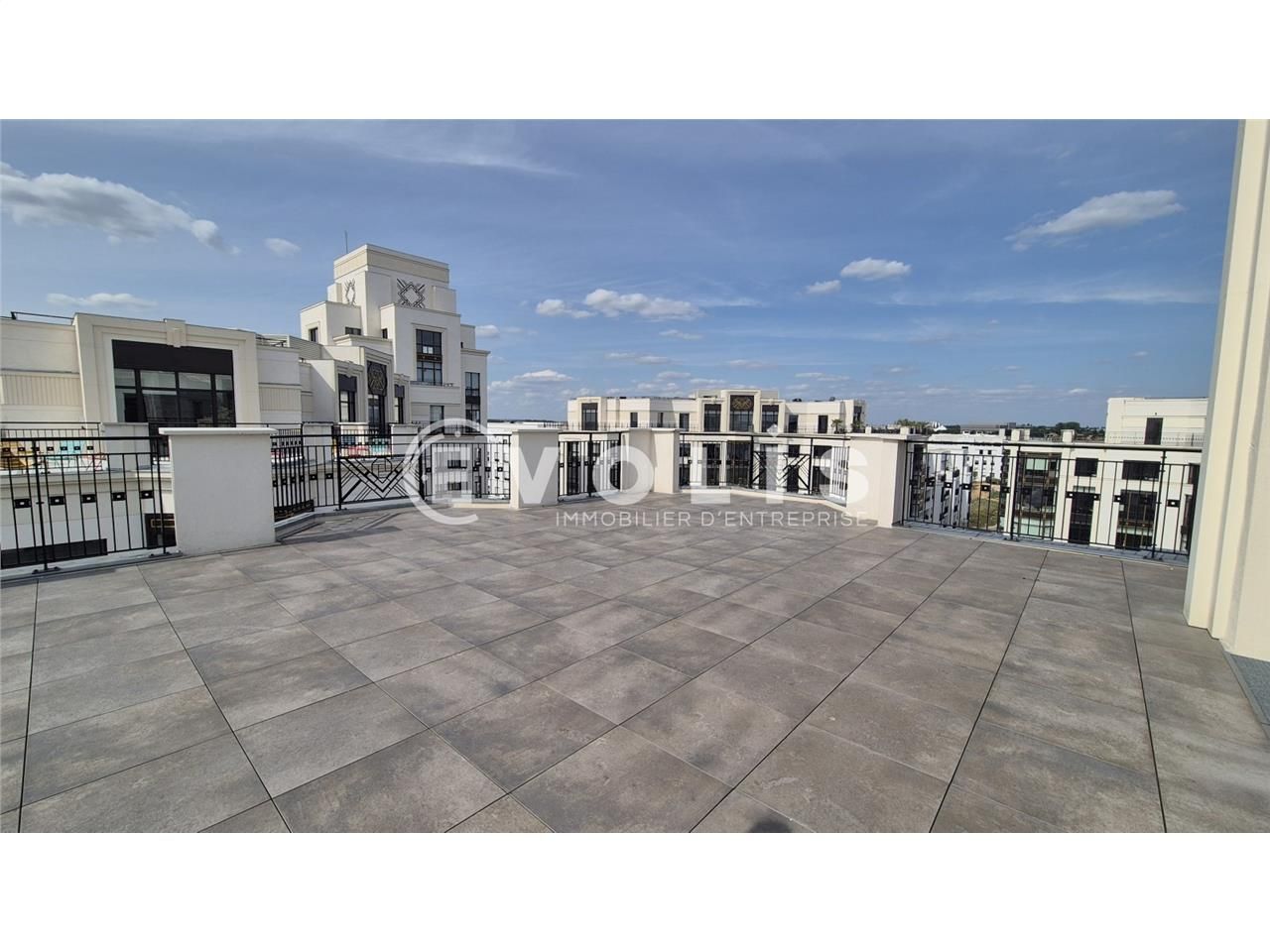 À louer - Bureaux premium de 1 200 m² à Chessy (7