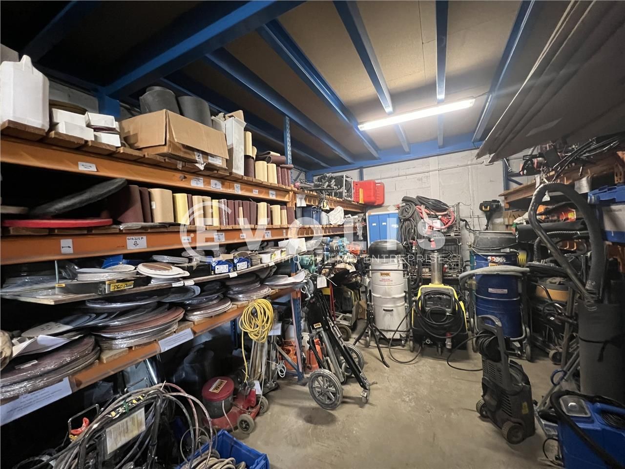 À la recherche d'un espace professionnel à Champi