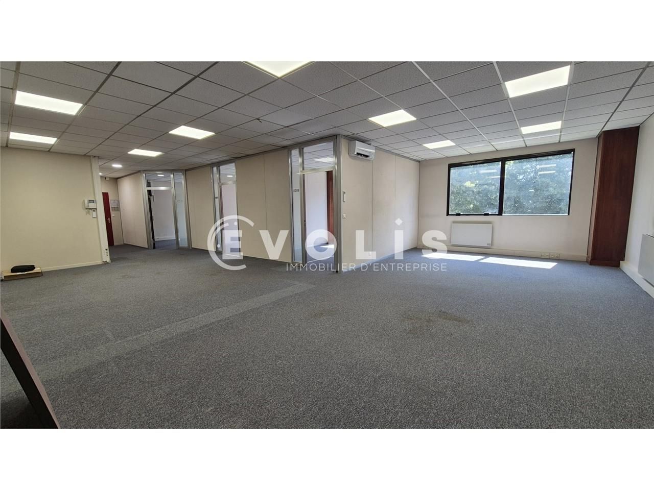 EVOLIS vous propose à la location, 123 m² de bure