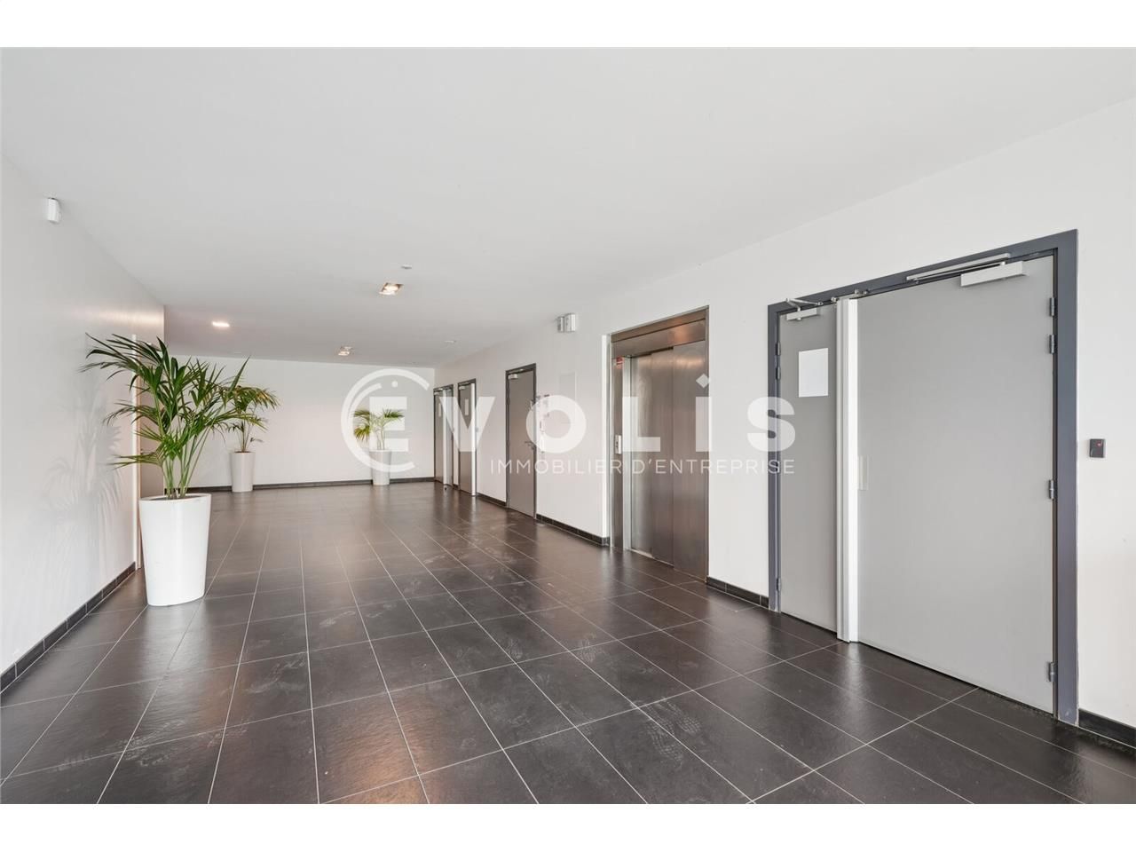 Nichée au coeur d'une zone d'activité florissante