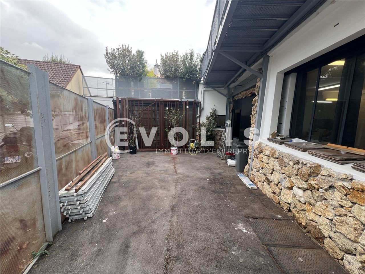 Nichée au coeur d'un quartier résidentiel paisibl