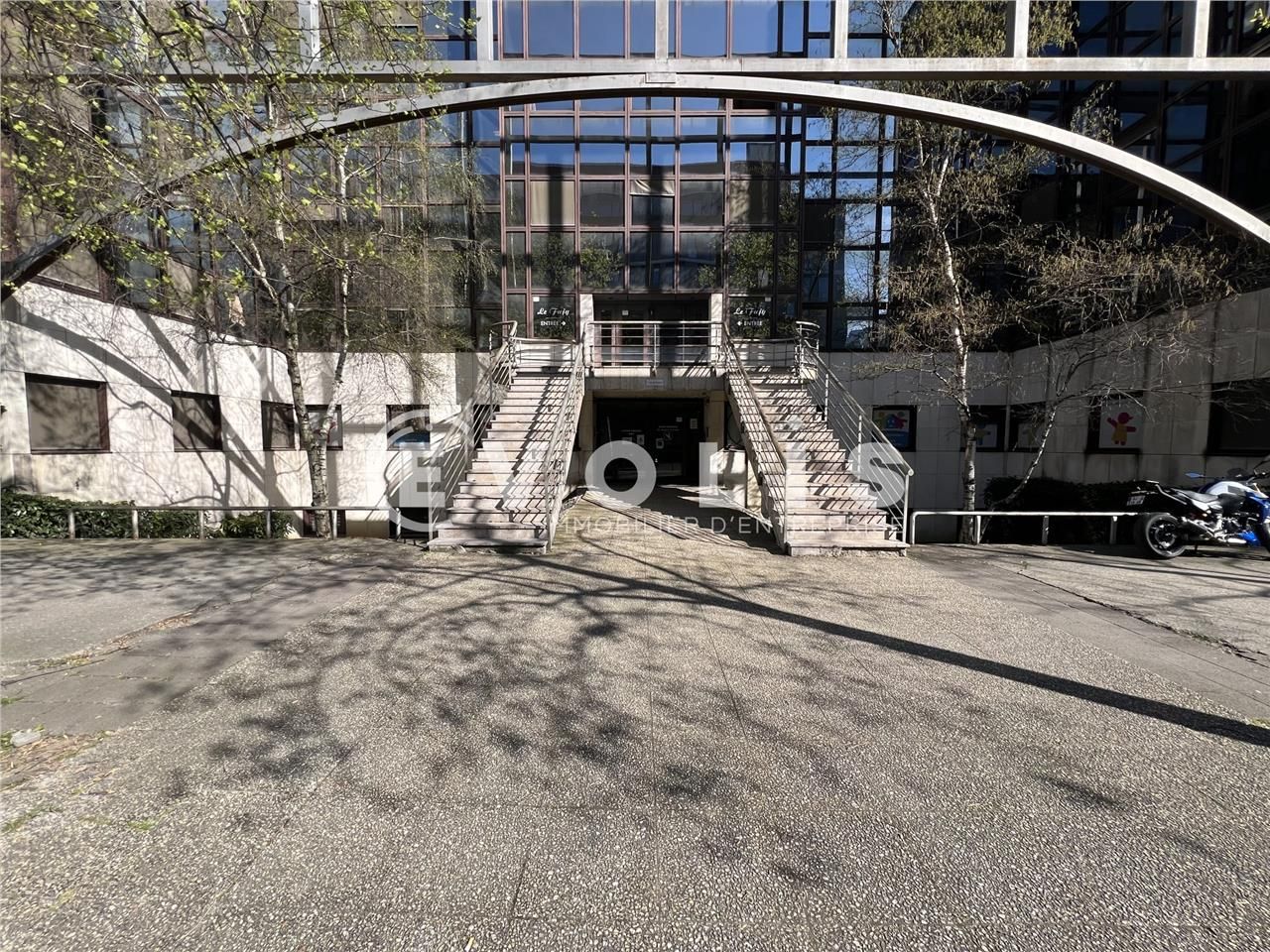 Située dans un secteur dynamique, au pied de l'au