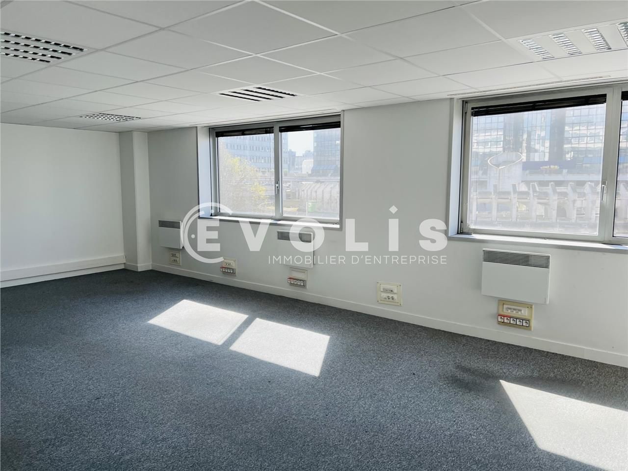 Situé au coeur du dynamique quartier d'affaires d