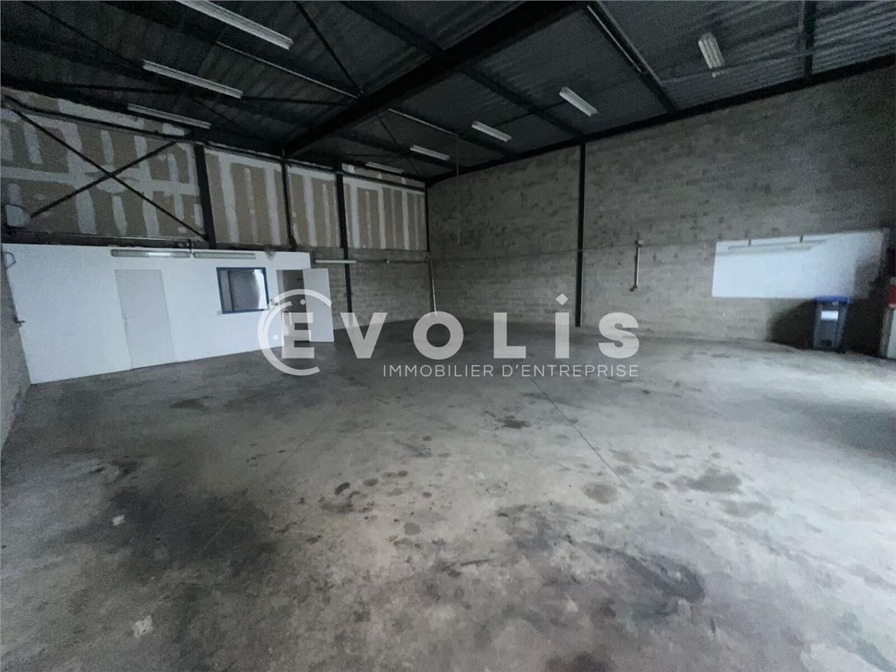 Situées idéalement à la sortie de la N104, EVOLIS