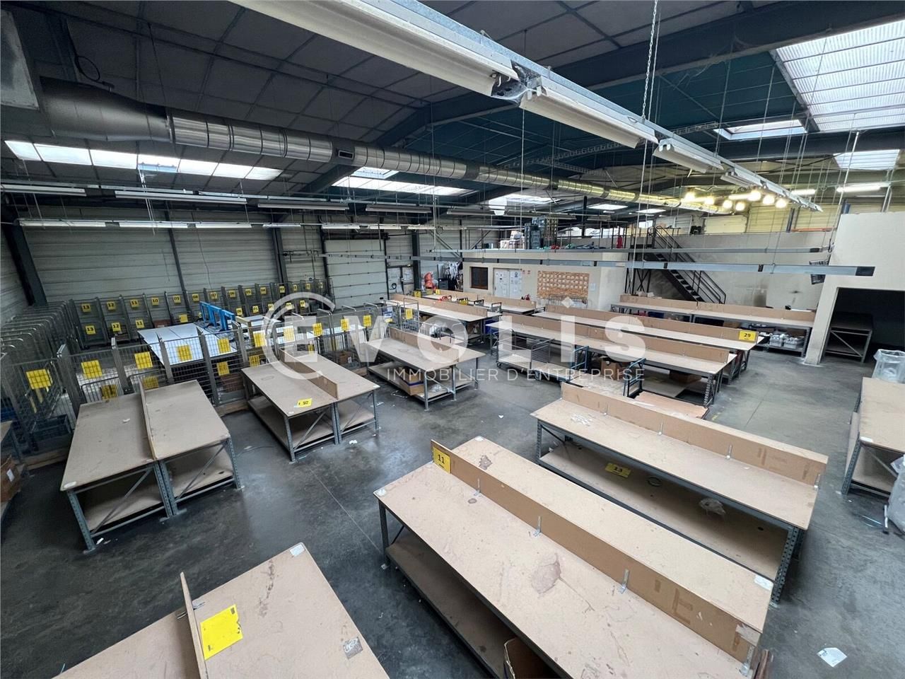 Situé idéalement à proximité des autoroutes A4 et