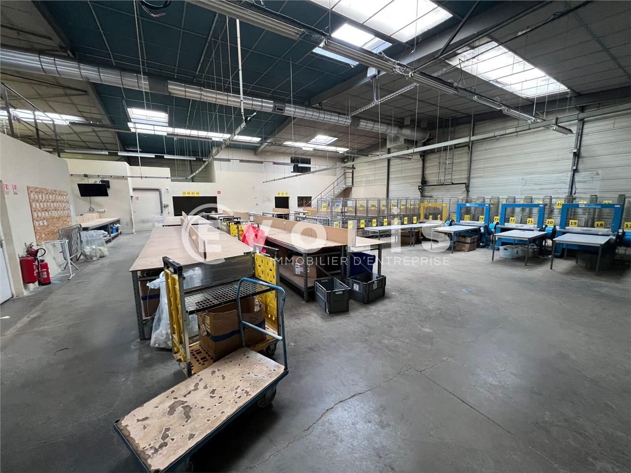 Situé idéalement à proximité des autoroutes A4 et