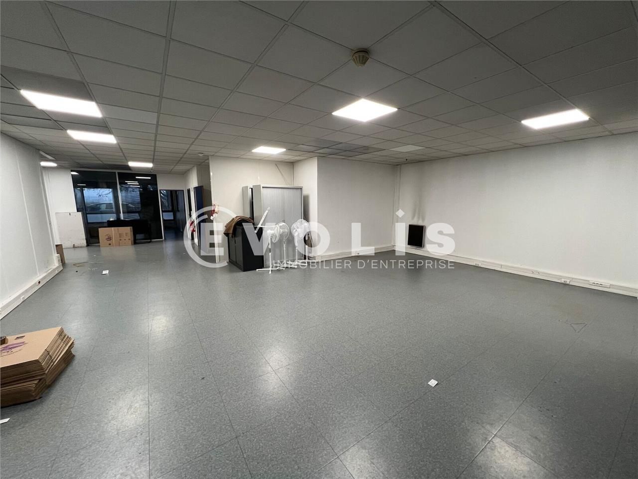 Situé à proximité de l'autoroute A4 et de la Fran