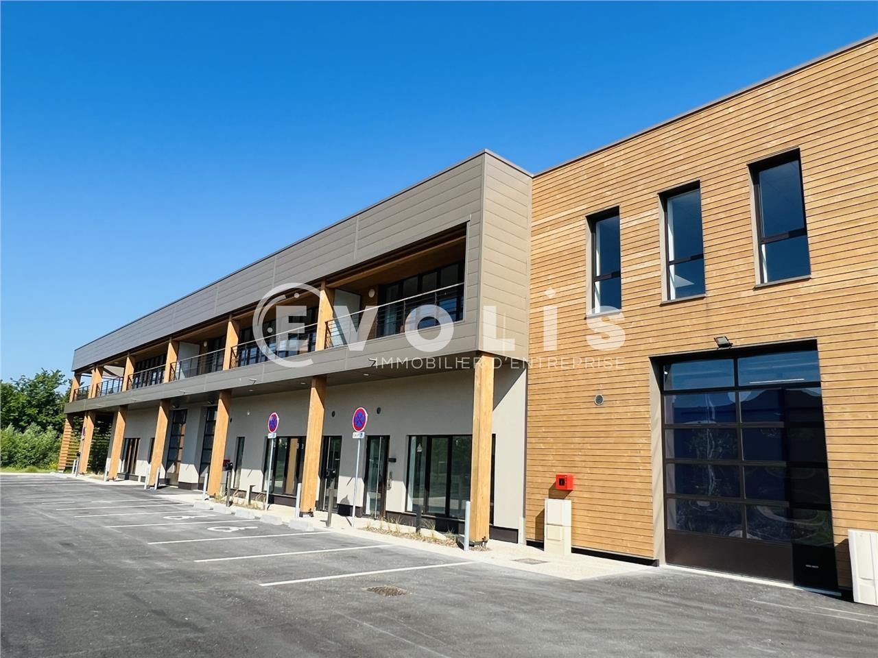 Au sein de la ZAC de Lamirault, à proximité imméd