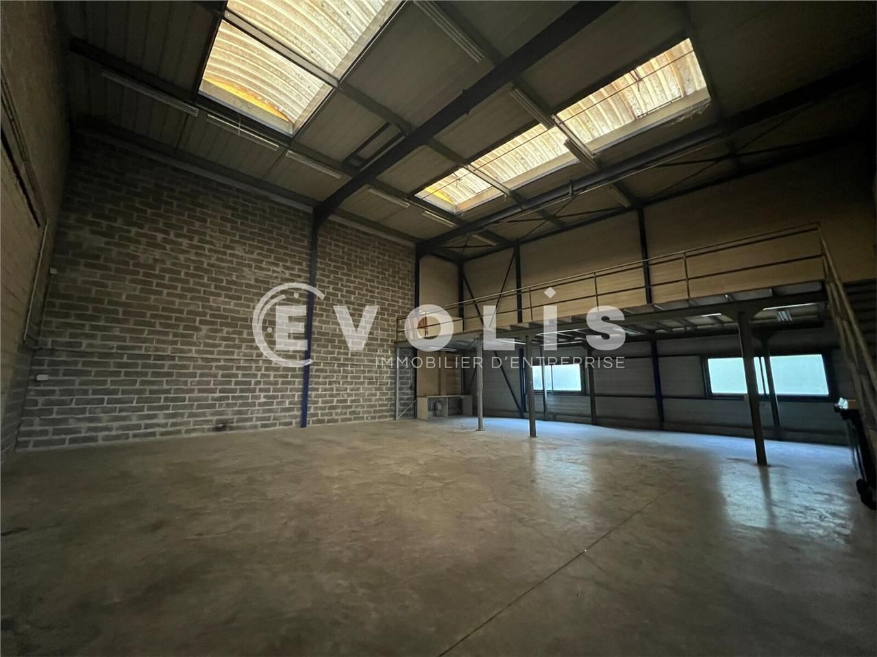 Situé au coeur d'une dynamique zone d'activité et