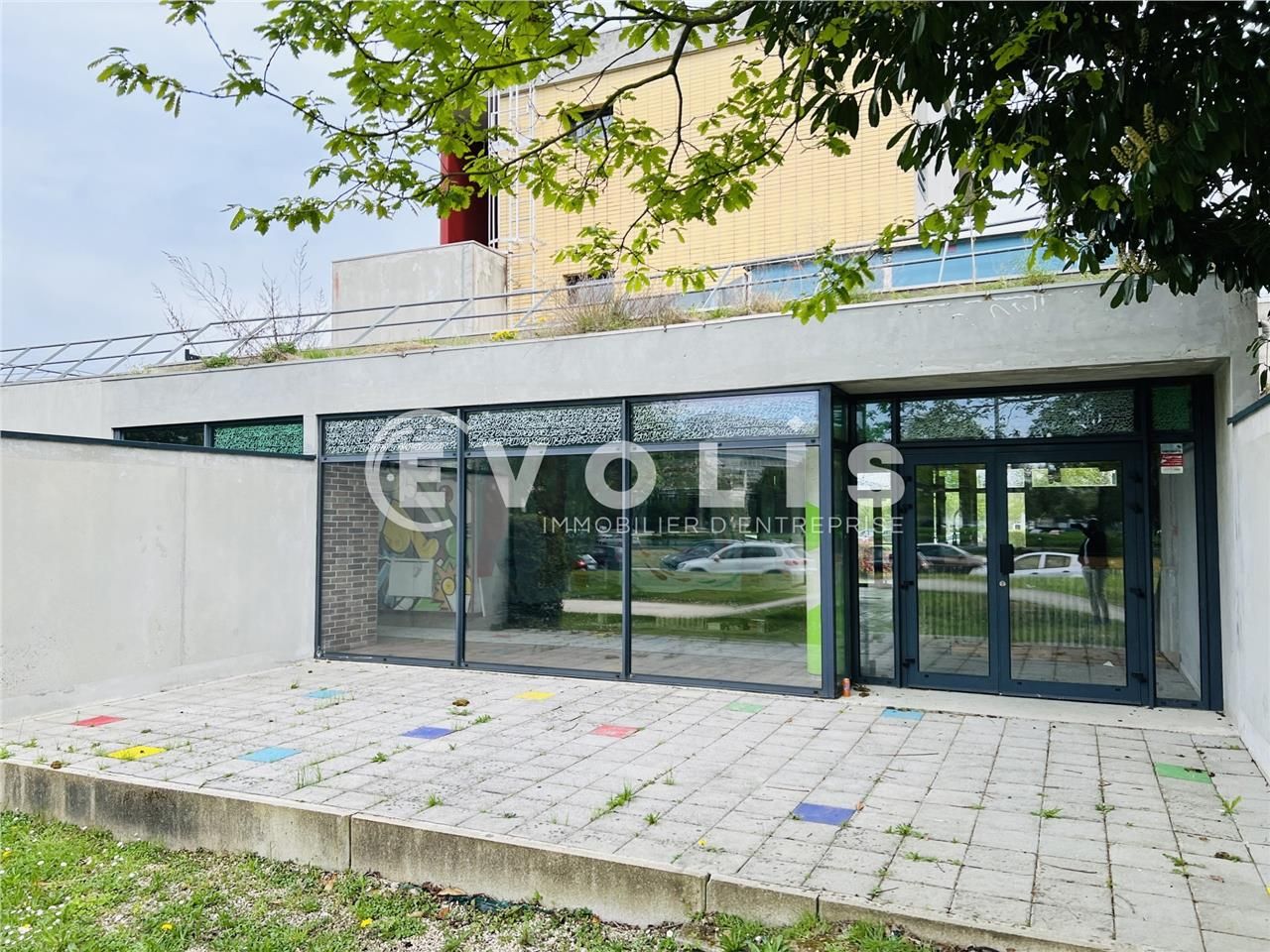 À proximité immédiate du RER A Noisy-Champs et de