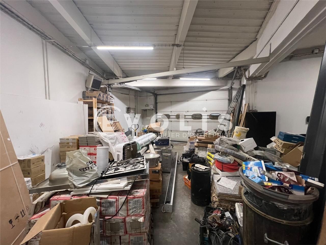 Idéalement situé au coeur d'une zone d'activités