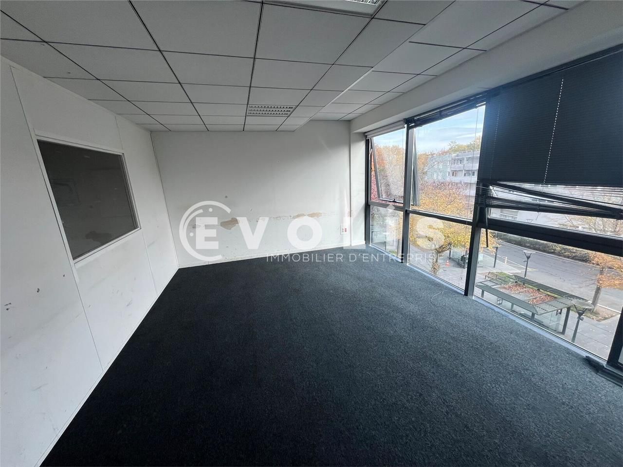 A VENDRE - BUREAUX DE 224.90 m² EN PLEIN COUR DE 