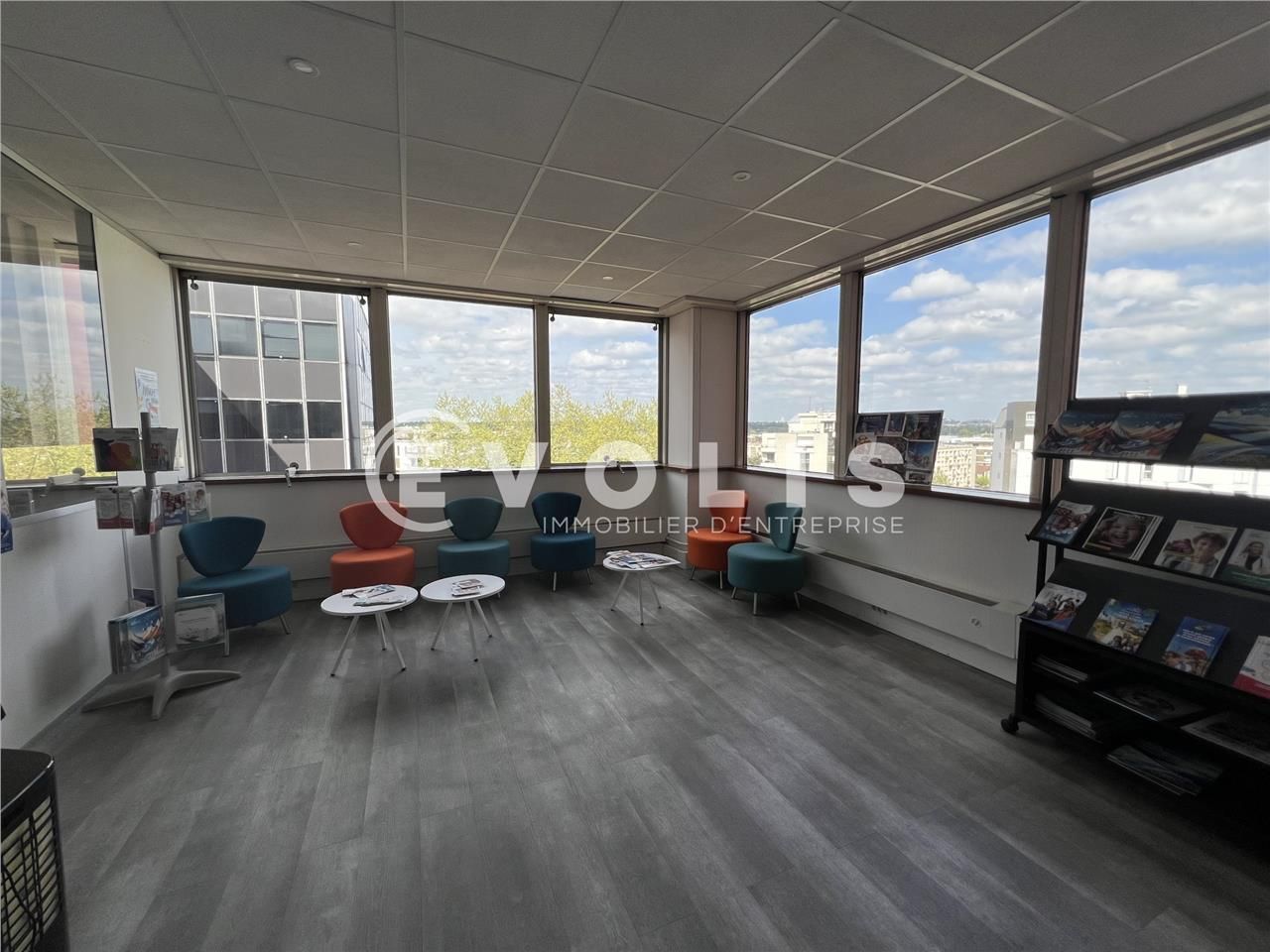 Située au-dessus du centre commercial Les Julliot