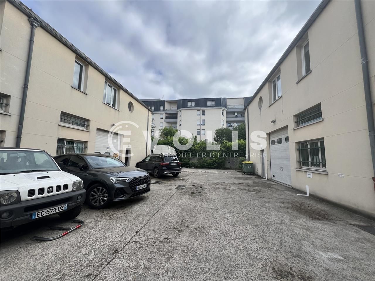 Au sein d'une zone d'activité, et à proximité de 