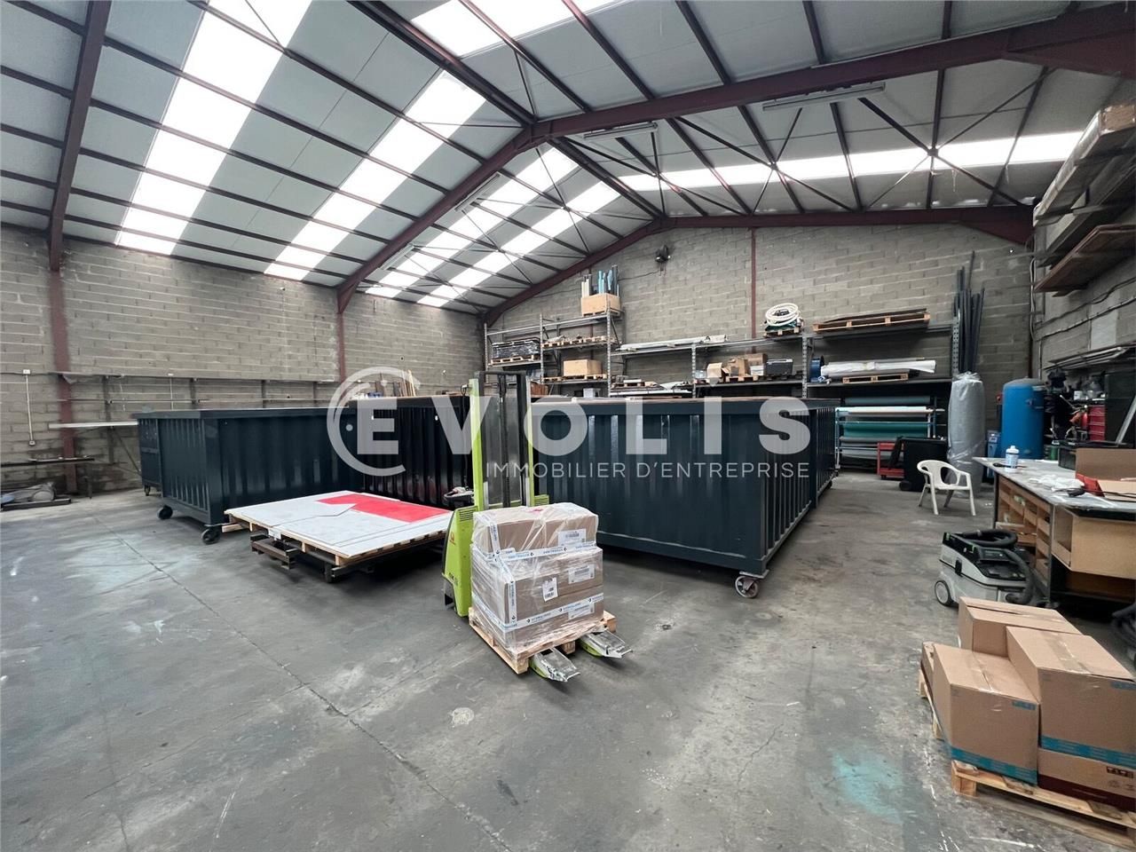 Situé idéalement à proximité de l'autoroute A5 et