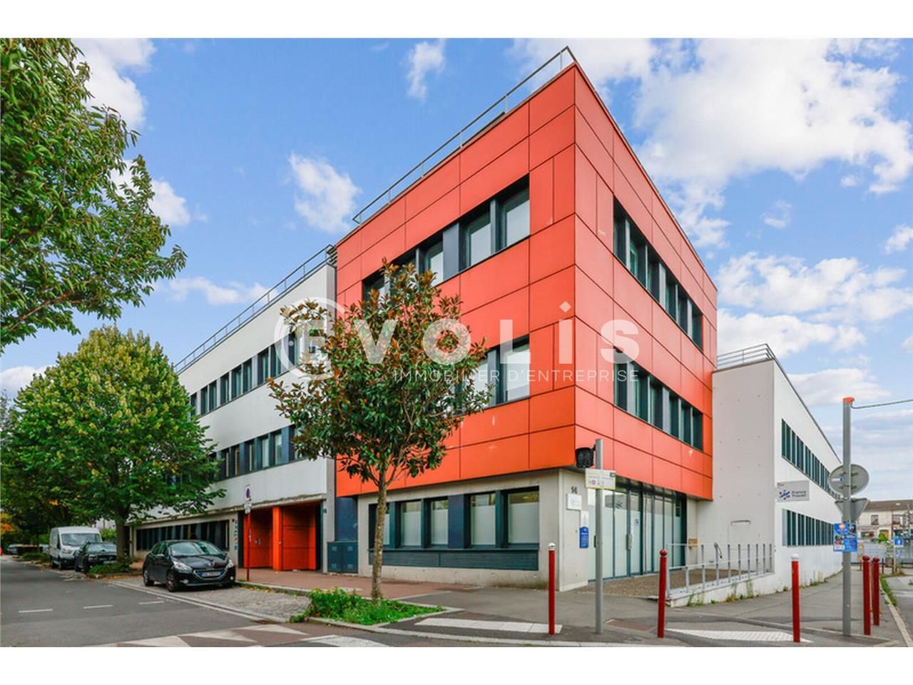 À proximité immédiate de la station Bondy du RER