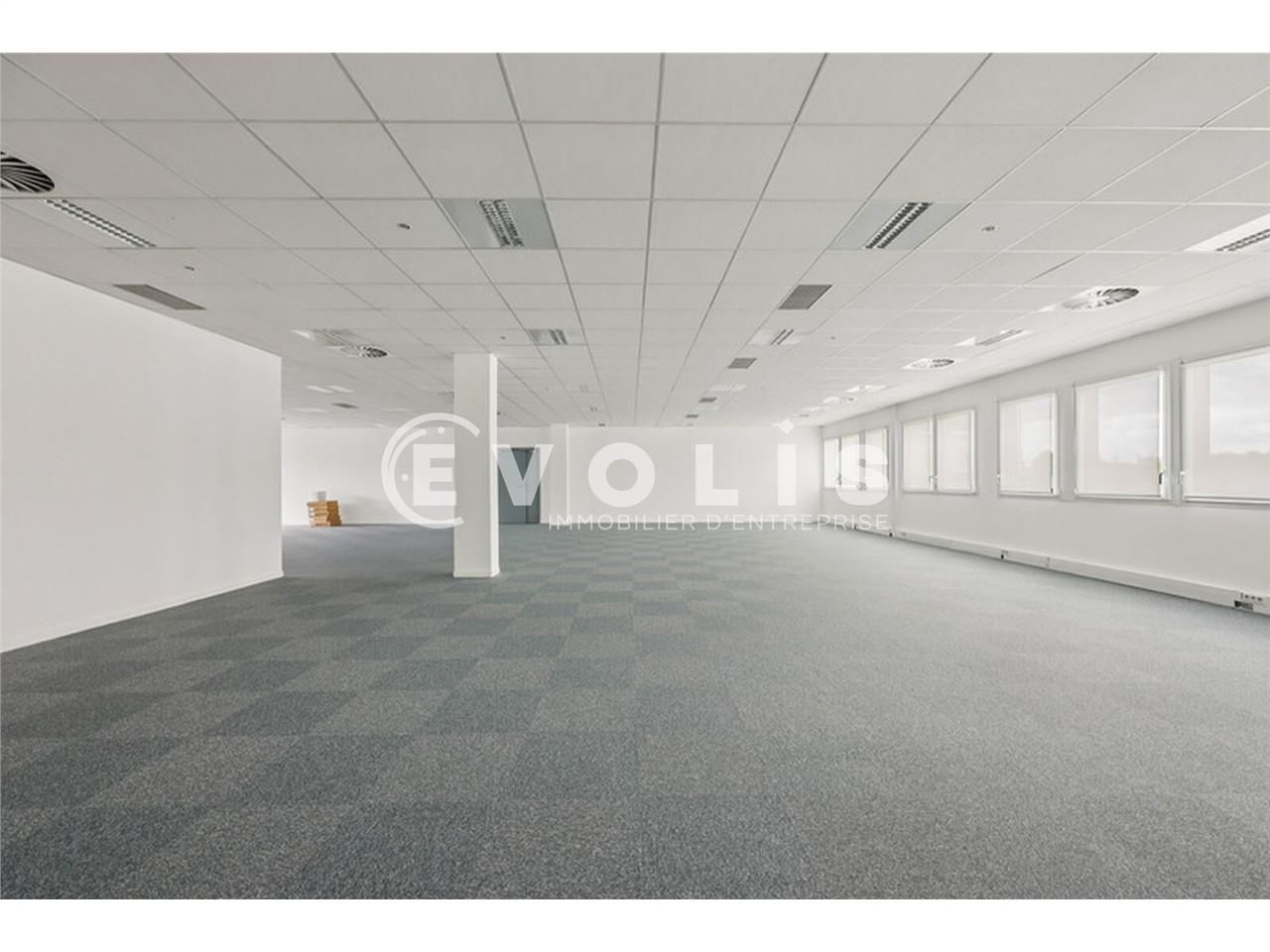 À proximité immédiate de la station Bondy du RER