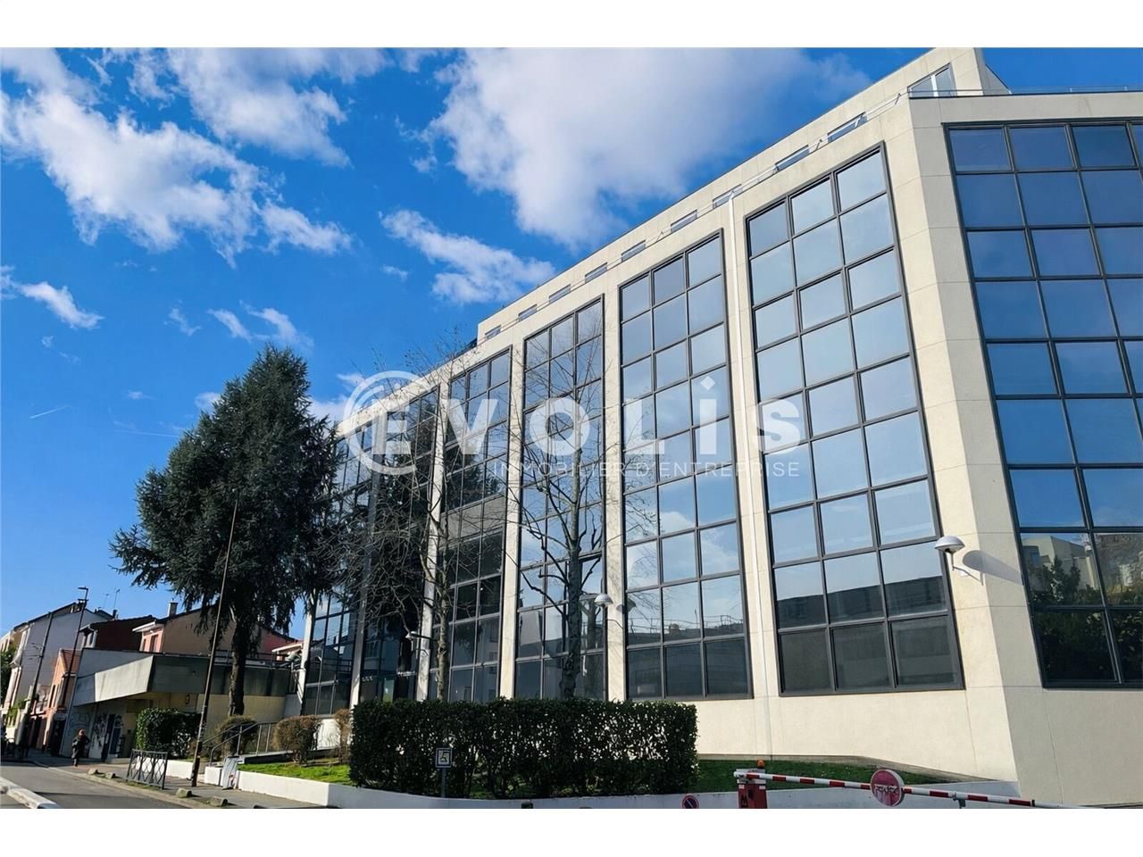 A seulement 3 minutes à pied du métro Croix de Ch