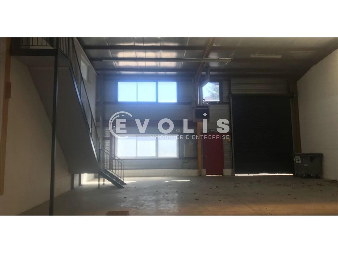 Situés à proximité immédiate de l'autoroute A4, s