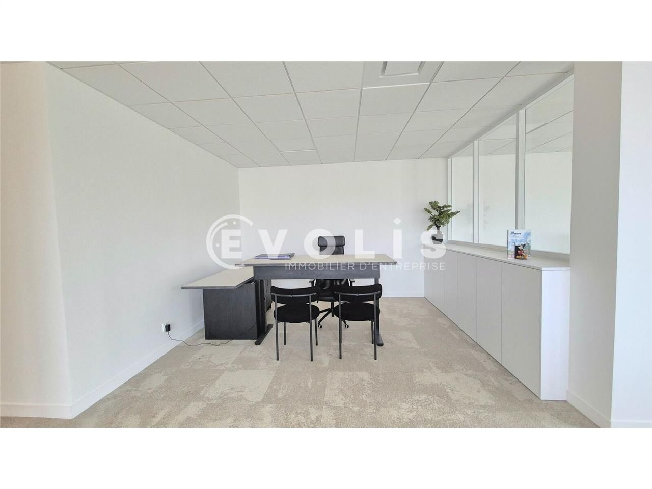 Situé à Serris, au sein du Parc International d'E