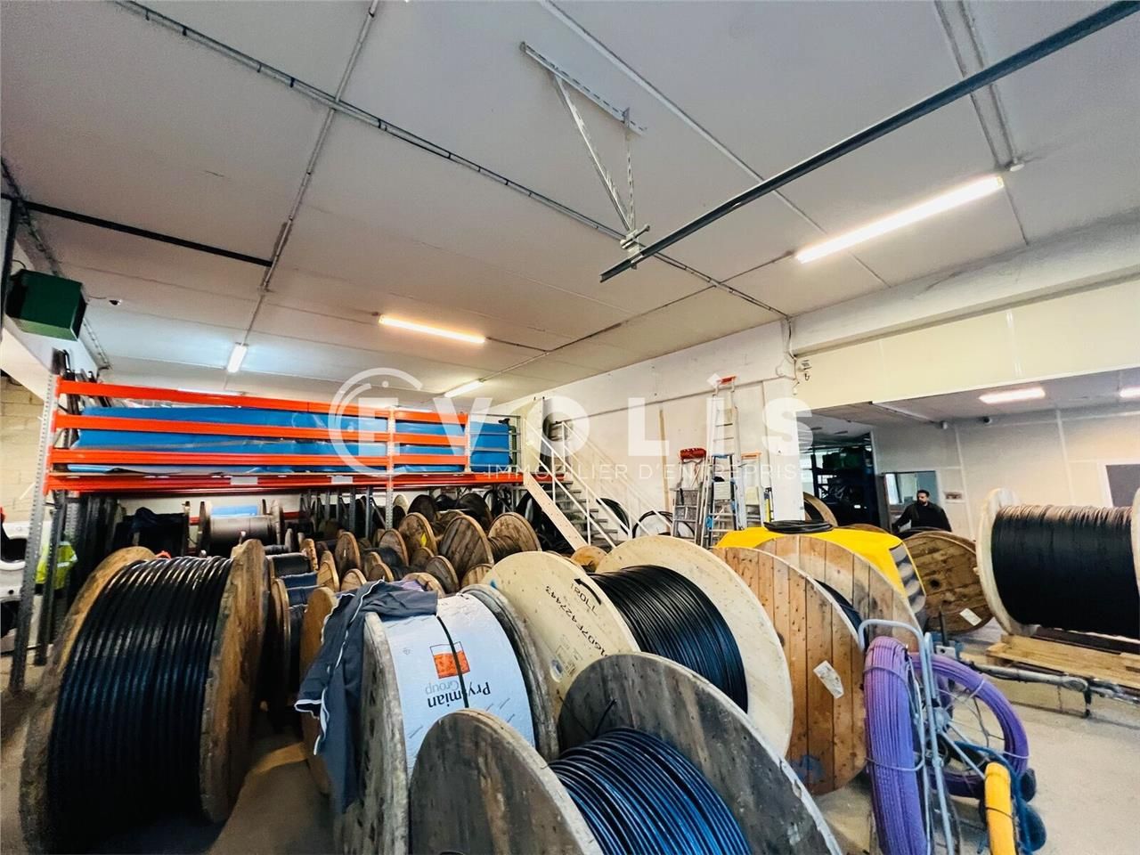 A quelques minutes à pied de la gare RER A/E du V