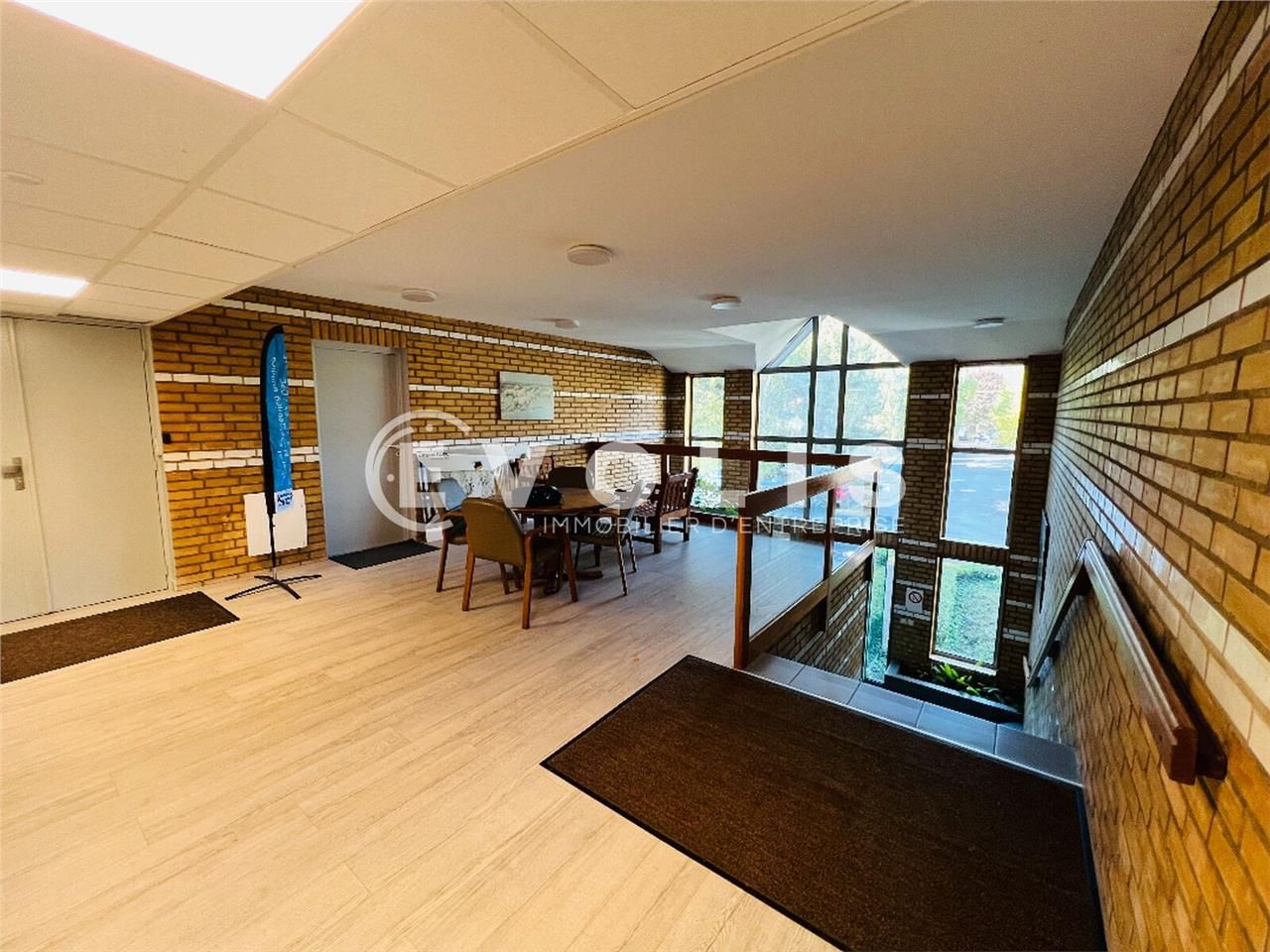 Au coeur de la Cité Descartes, à proximité immédi