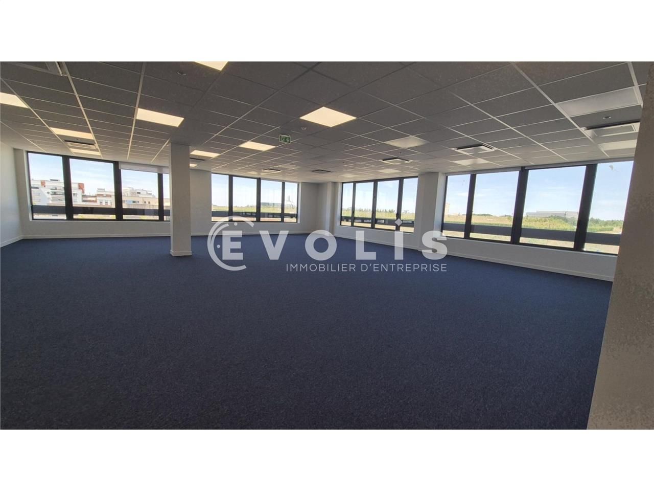 EVOLIS vous propose à la vente jusqu'à 565 m² de 