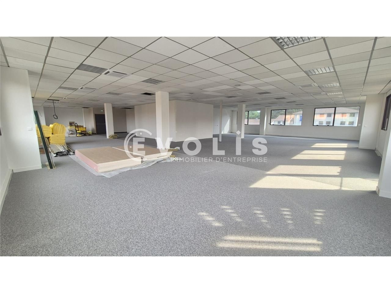 À proximité immédiate de l'A104 et de l'A4, EVOLI