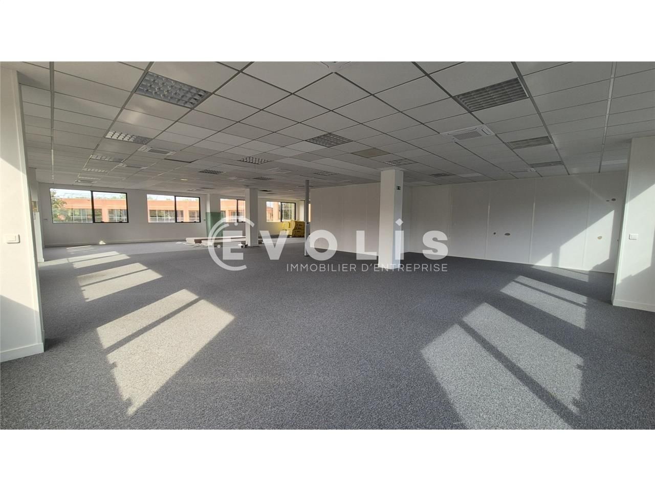 À proximité immédiate de l'A104 et de l'A4, EVOLI