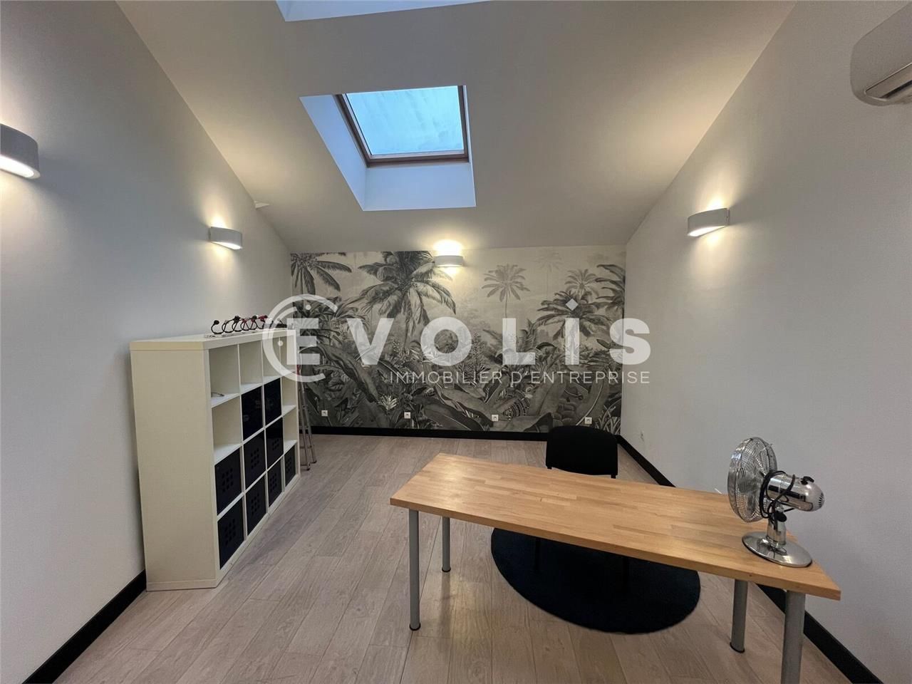 Idéalement situé à proximité immédiate de la gare