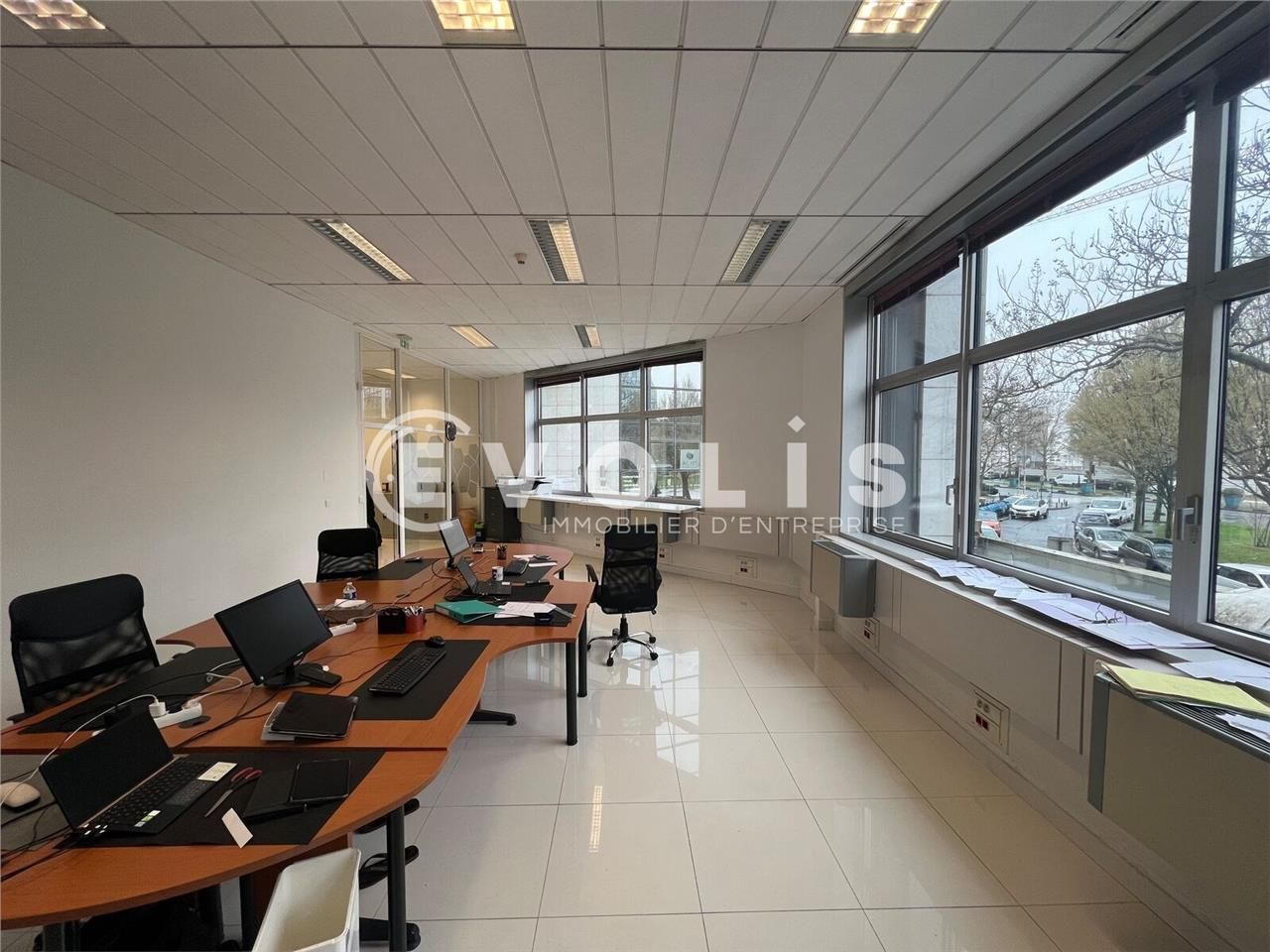 Situé au coeur d'un quartier dynamique et facilem