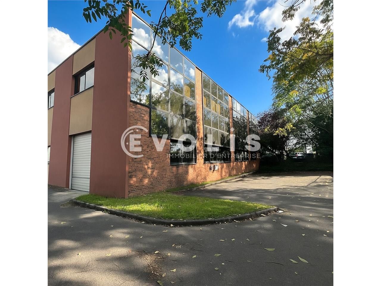 EN CO-EXCLUSIVITE - A proximité immédiate du pôle