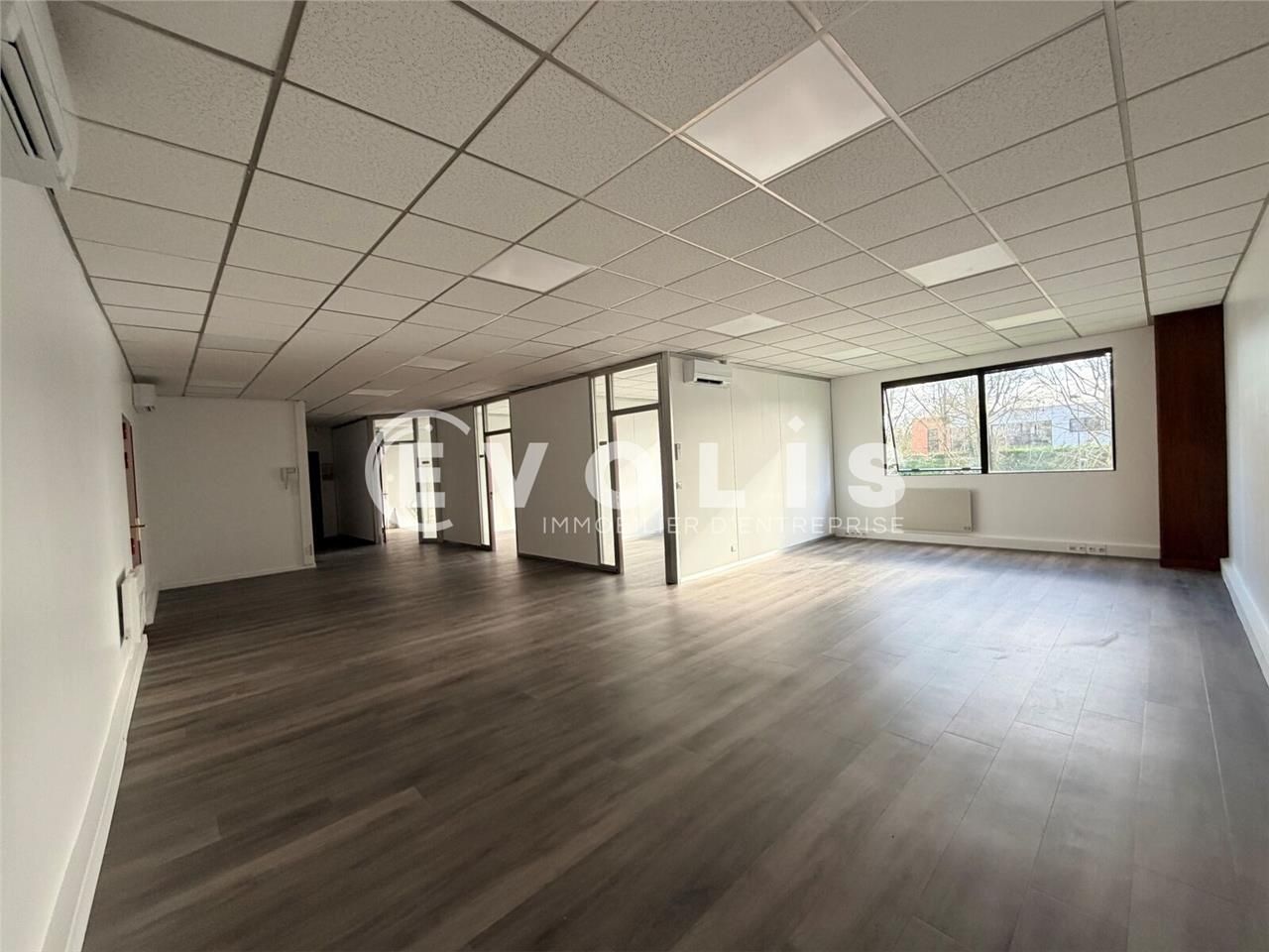 EVOLIS vous propose à la location, 123 m² de bure