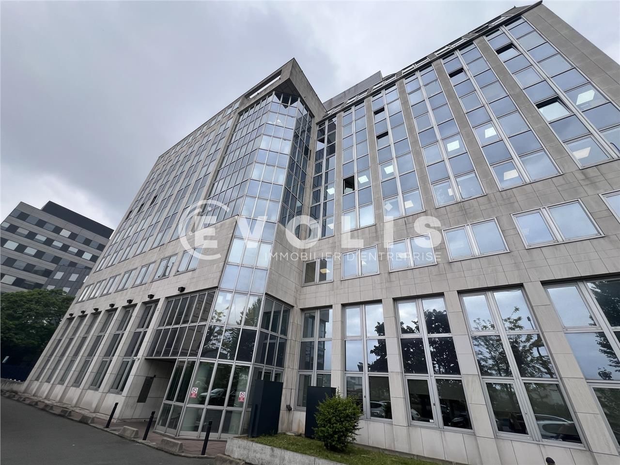 Idéalement situés dans un quartier dynamique, au 