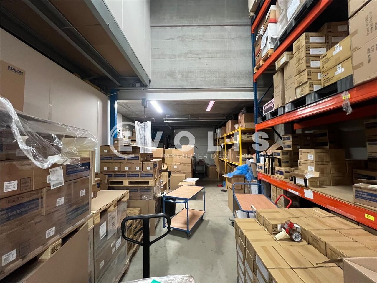 Situé idéalement à proximité de l'autoroute A5 et