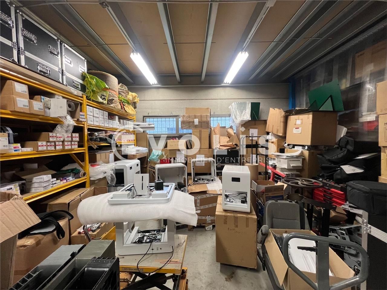 Situé idéalement à proximité de l'autoroute A5 et