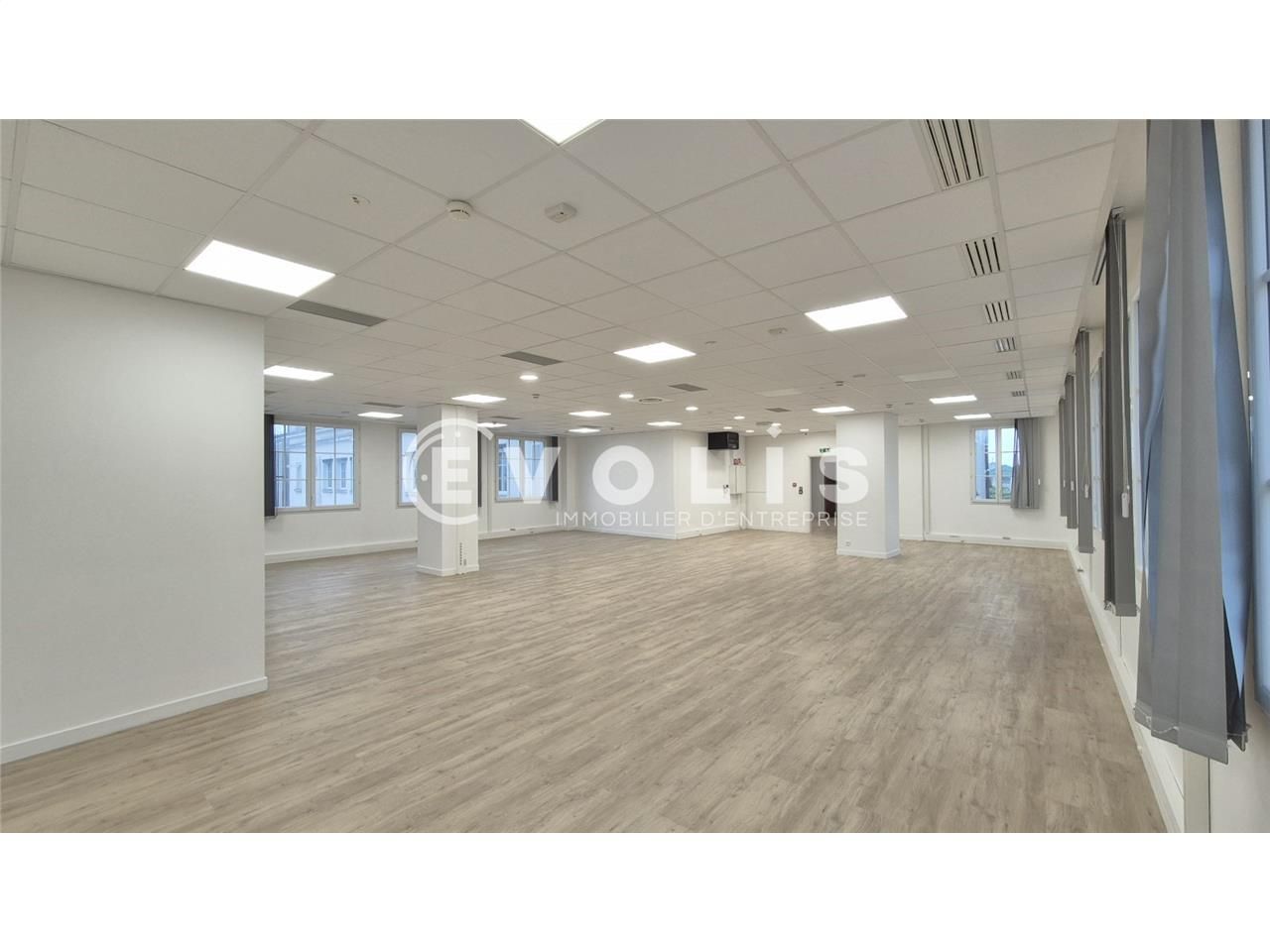 Bureaux à louer à Chessy - Emplacement premium.