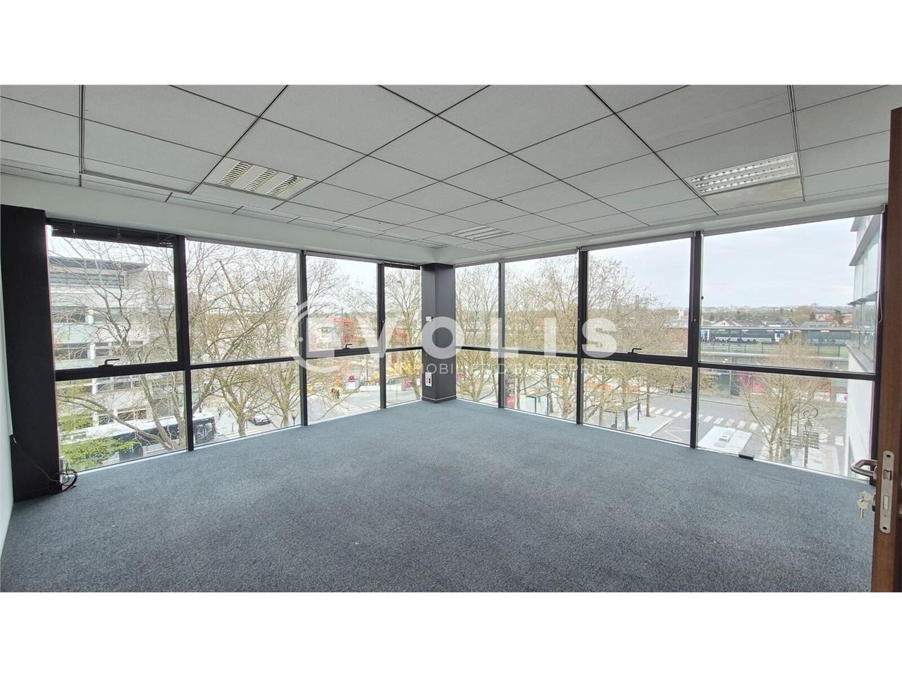 A VENDRE - BUREAUX d'environ 224.90 m² EN PLEIN C