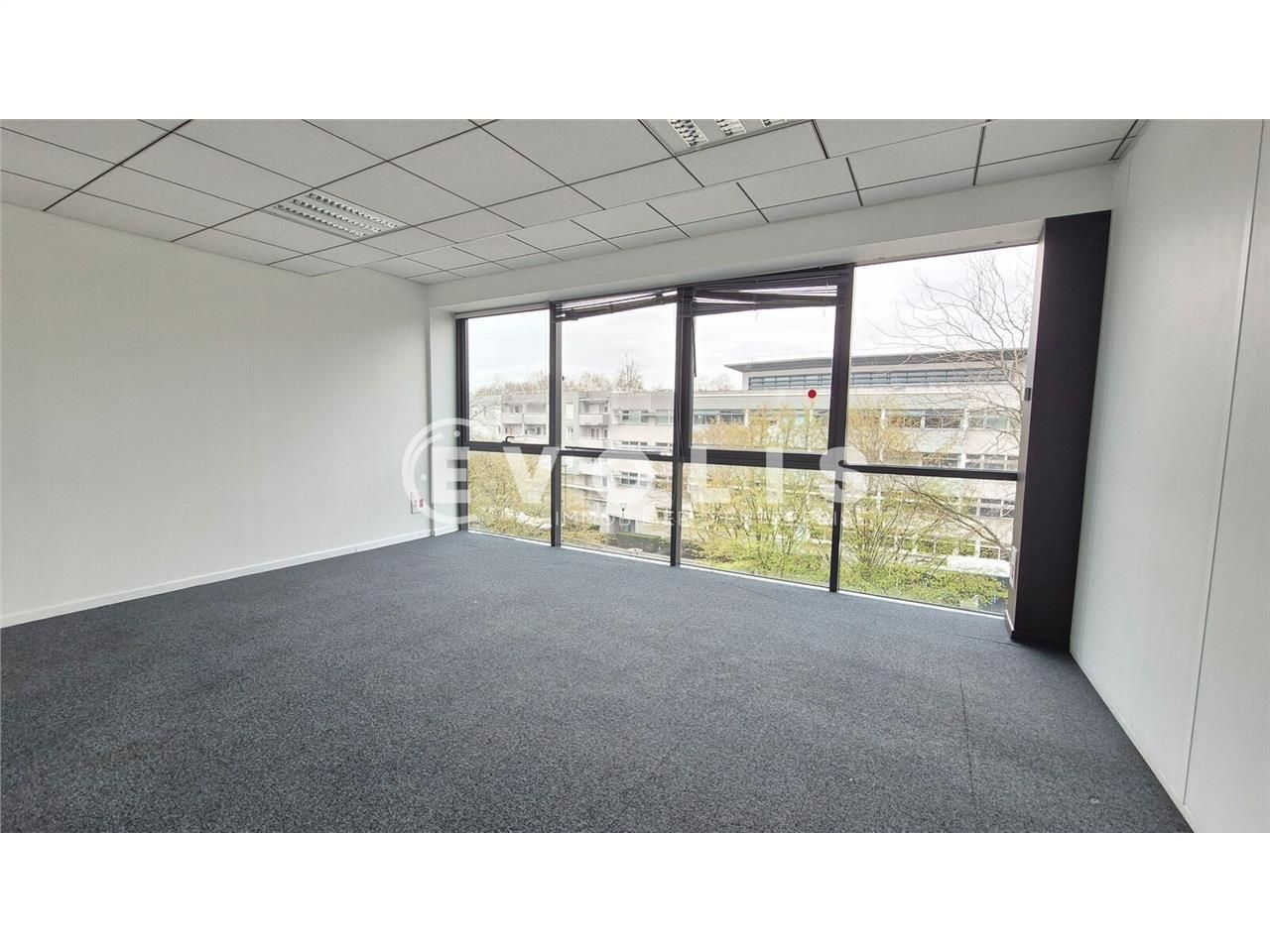 A VENDRE - BUREAUX d'environ 224.90 m² EN PLEIN C
