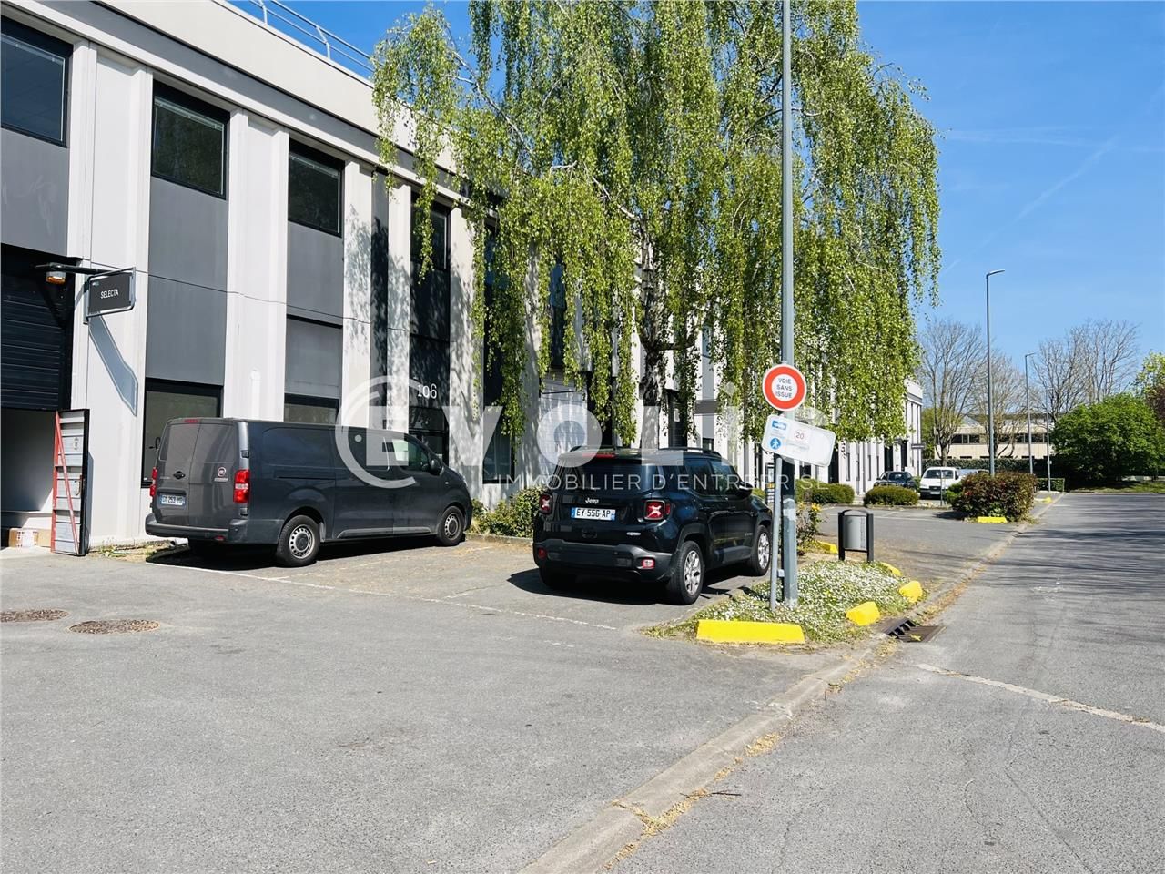 A proximité immédiate de l'Autoroute A4 et de la 