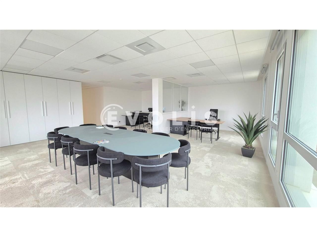 Situé à Serris, au sein du Parc International d'E