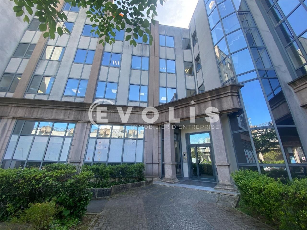 À la recherche de bureaux à louer à Neuilly-Plais