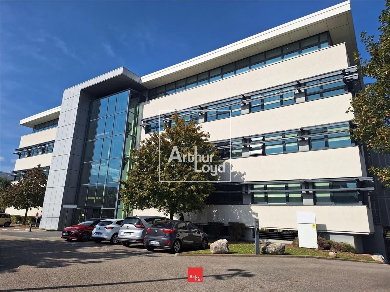 Accessible depuis la Rocade sud, proche de la Gar